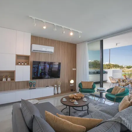 Royal Pearl Villas Πρωταράς