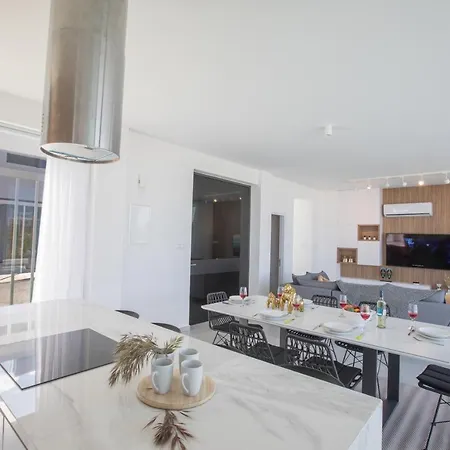 Royal Pearl Villas Βίλα