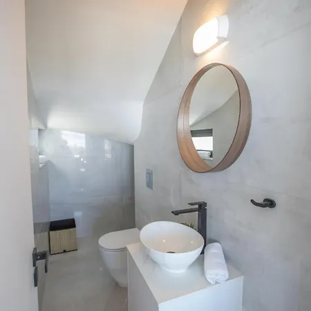 Royal Pearl Villas *