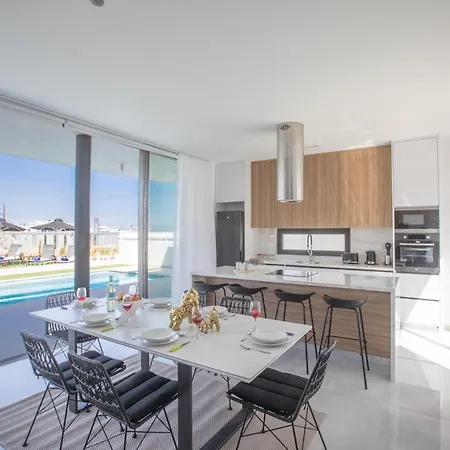 Royal Pearl Villas Vila Protaras